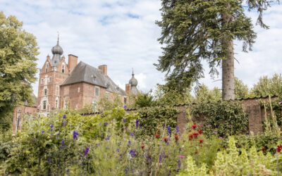 Wandelen door het park van Kasteel Cannenburch